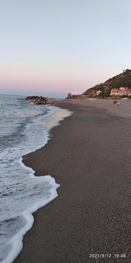 Dimora Tra Cielo E Mare A Gioiosa Marea Eksteriør billede